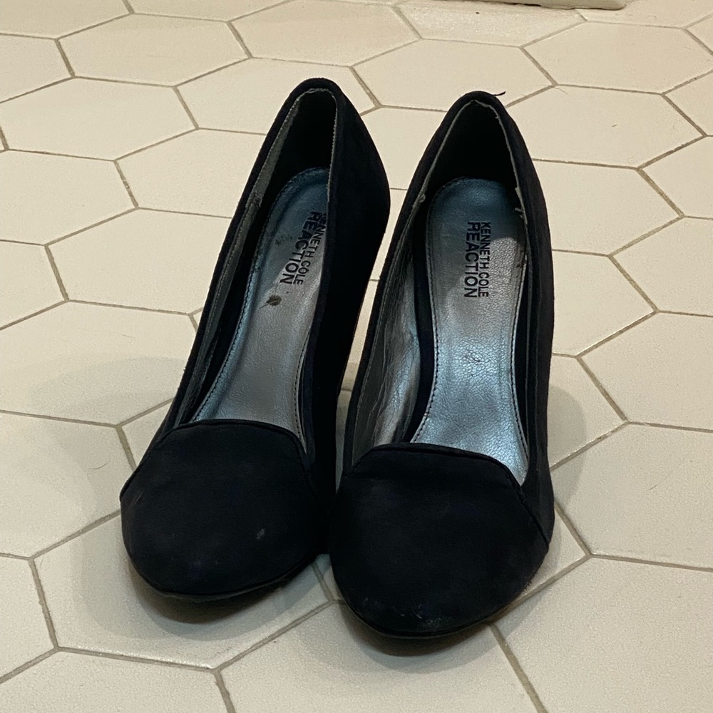 Black wedges